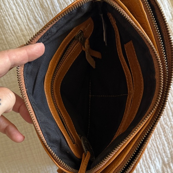 Wanderers Travel Co Tan Leather Crossbody Bag - Picture 6 of 14